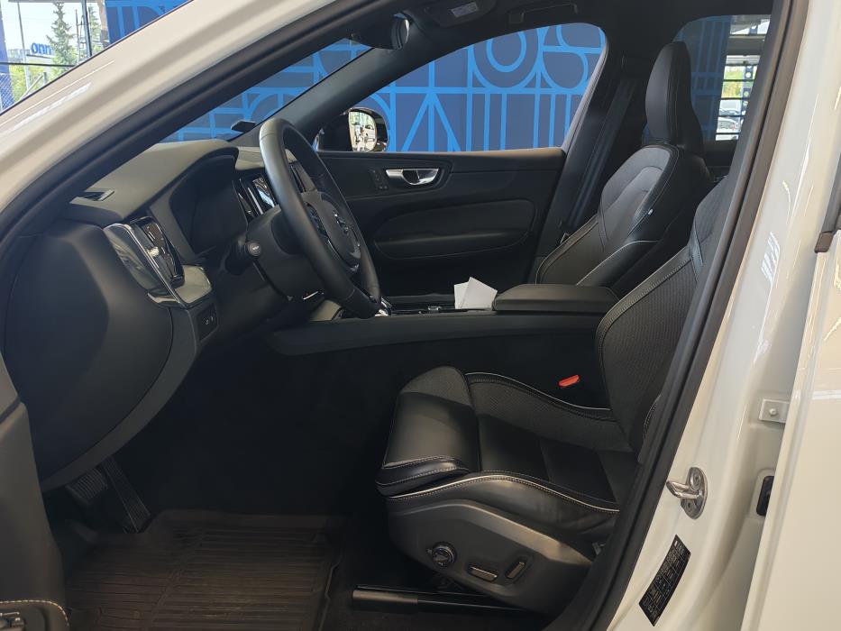 VOLVO XC60 2024