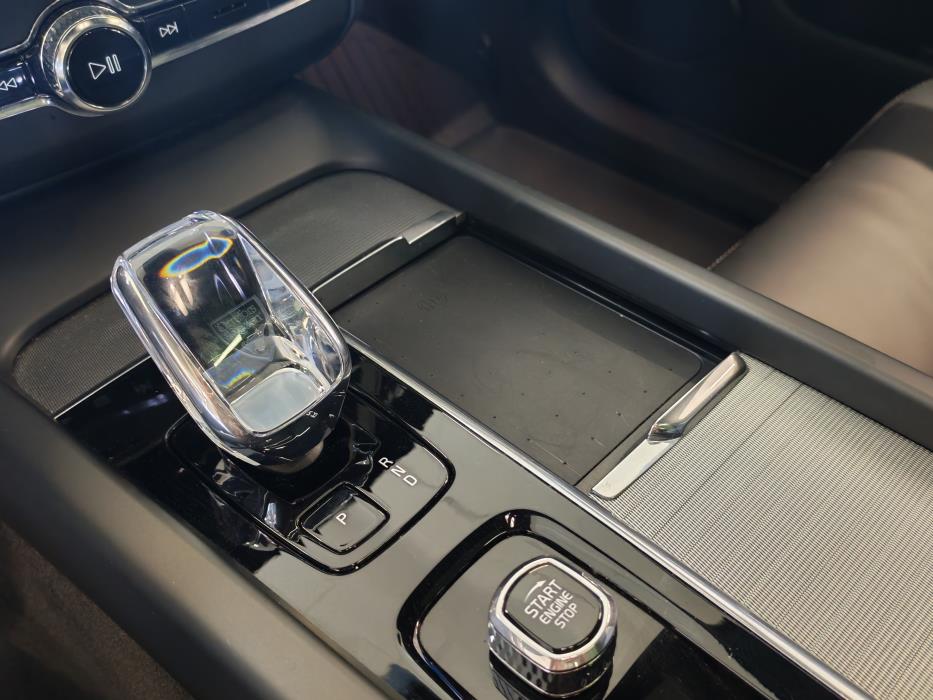 VOLVO XC60 2024