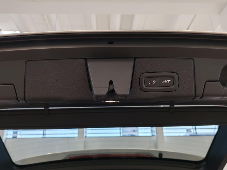 VOLVO XC60 2024