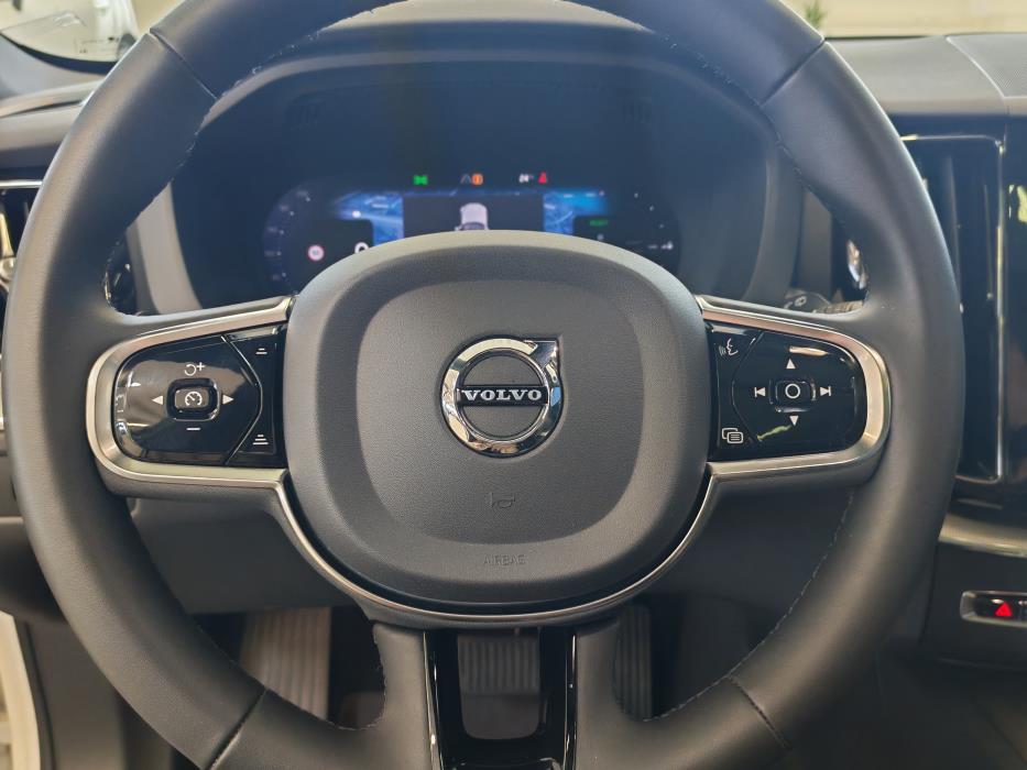 VOLVO XC60 2024