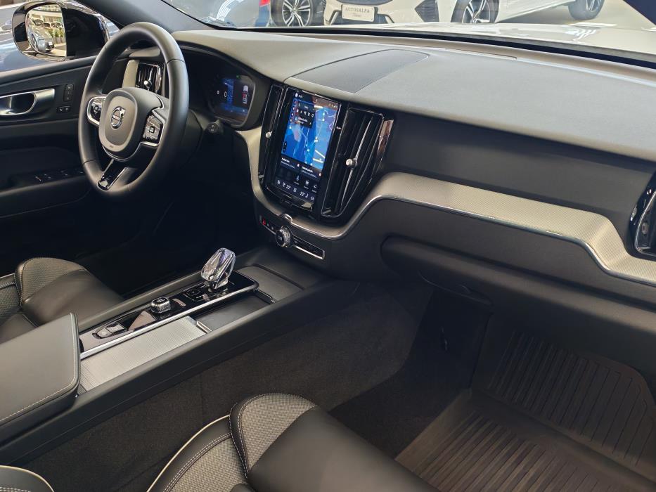 VOLVO XC60 2024
