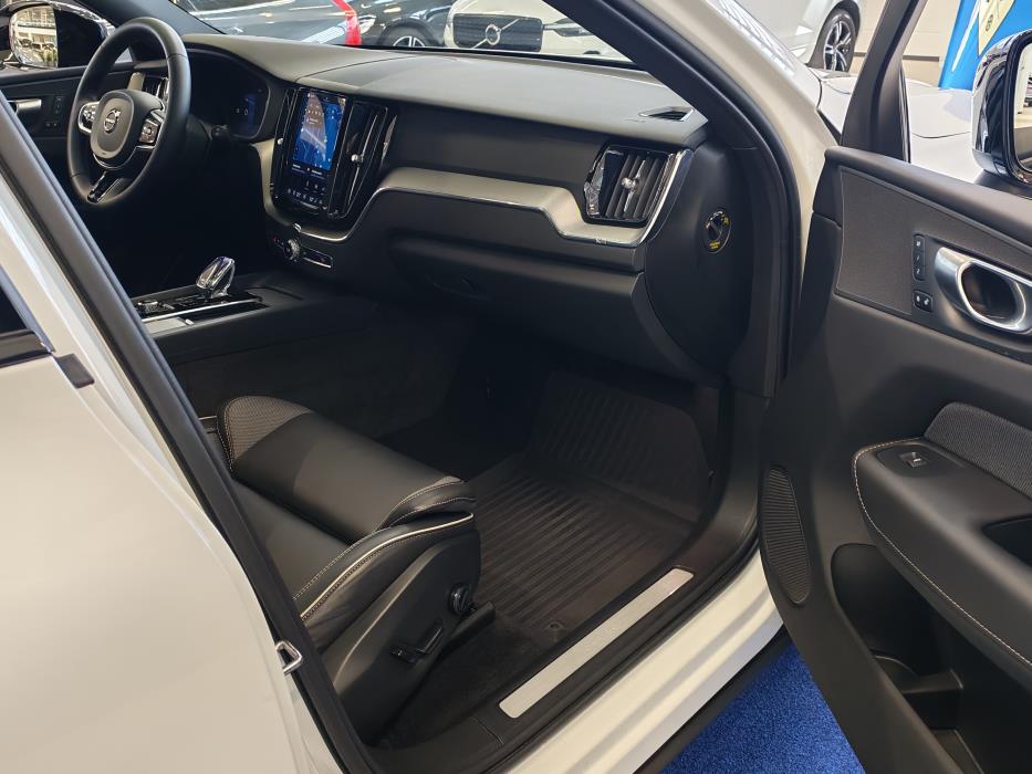 VOLVO XC60 2024