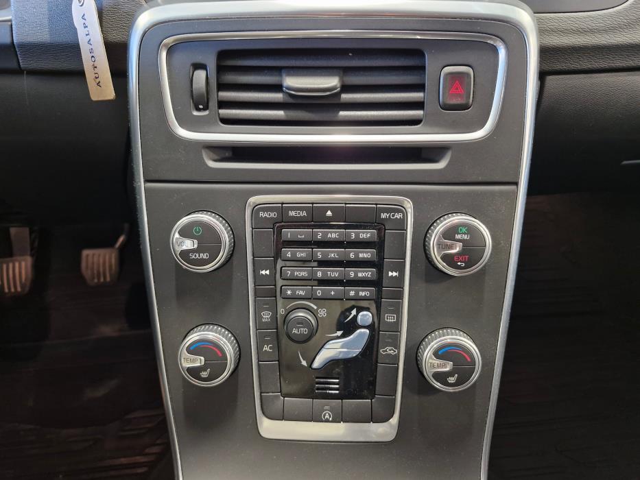 VOLVO V60 2015