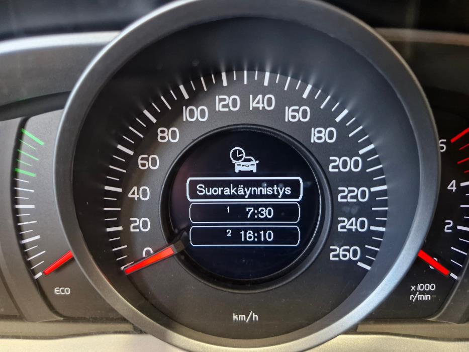 VOLVO V60 2015