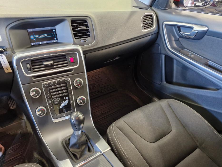 VOLVO V60 2015