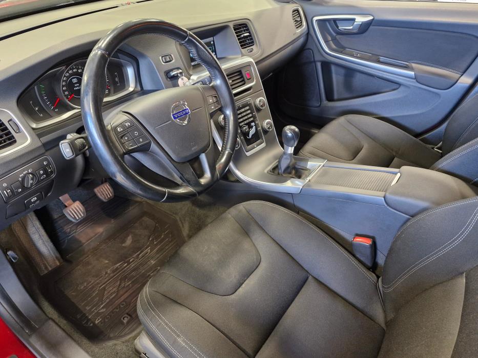 VOLVO V60 2015