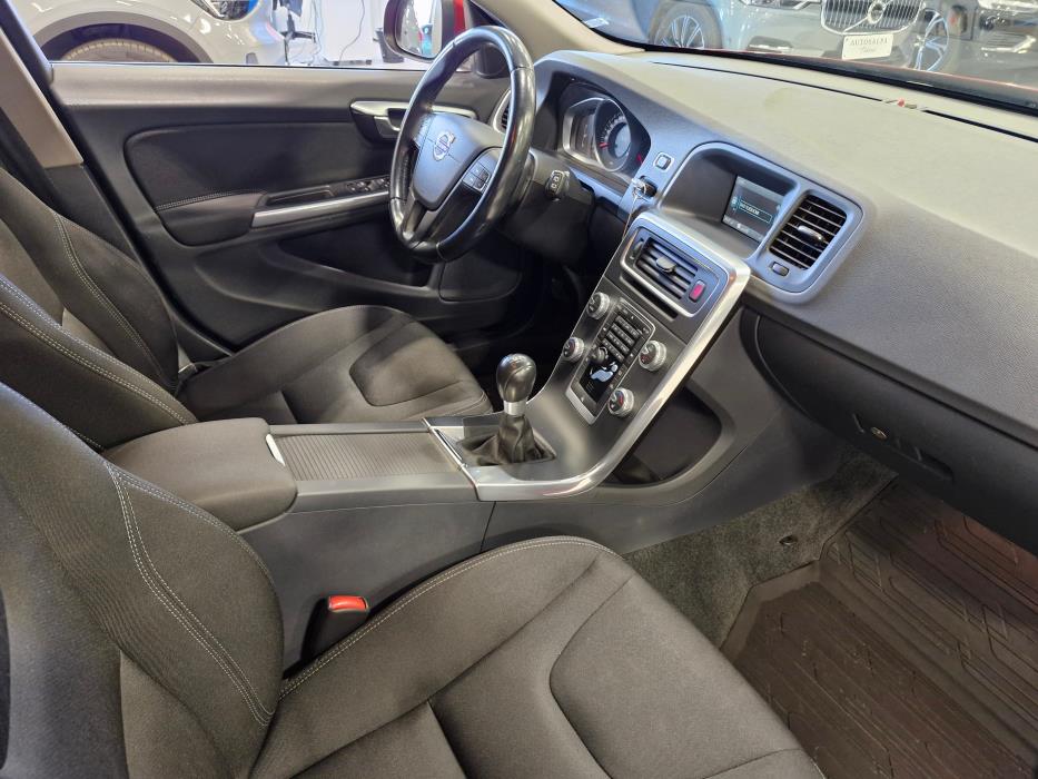 VOLVO V60 2015