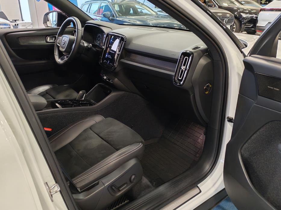 VOLVO XC40 2022