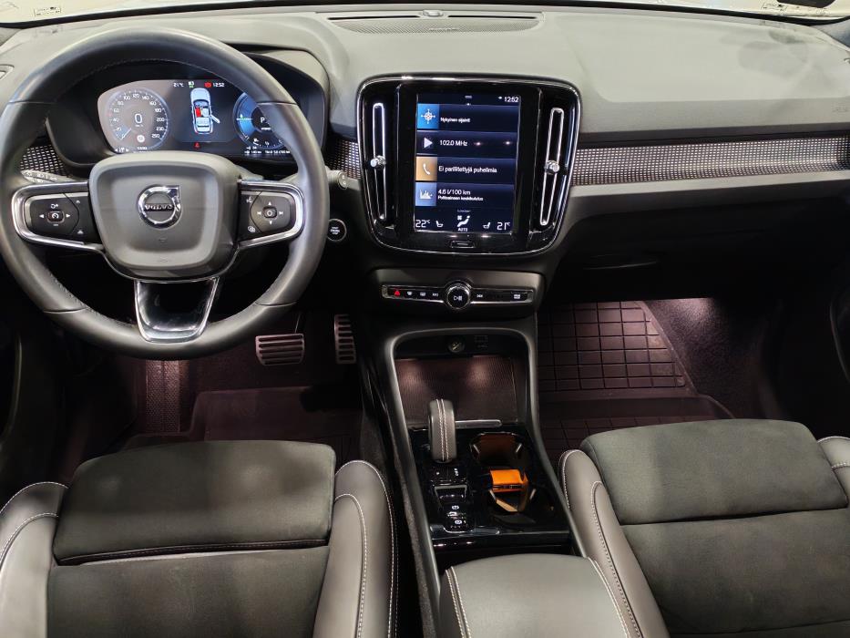 VOLVO XC40 2022