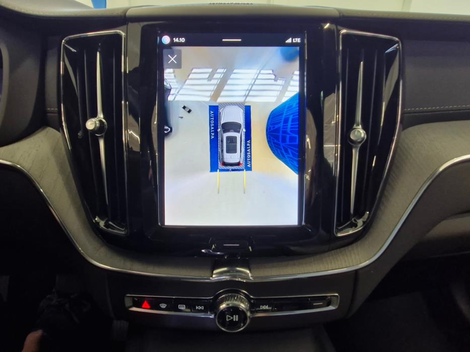 VOLVO XC60 2024