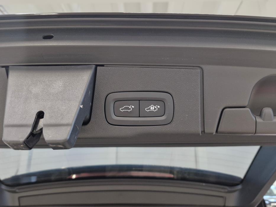 VOLVO XC60 2024