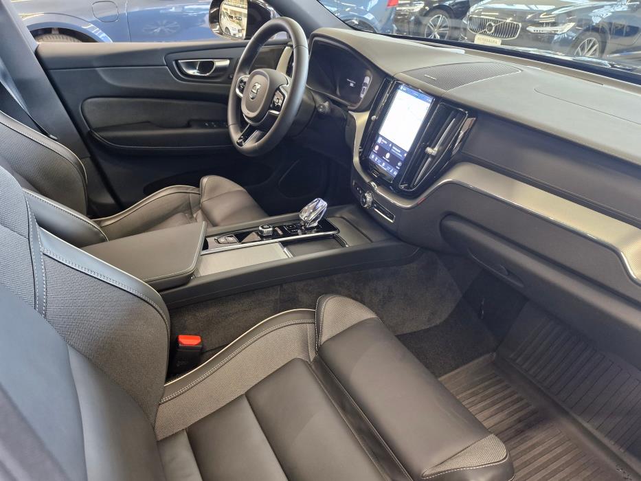 VOLVO XC60 2024