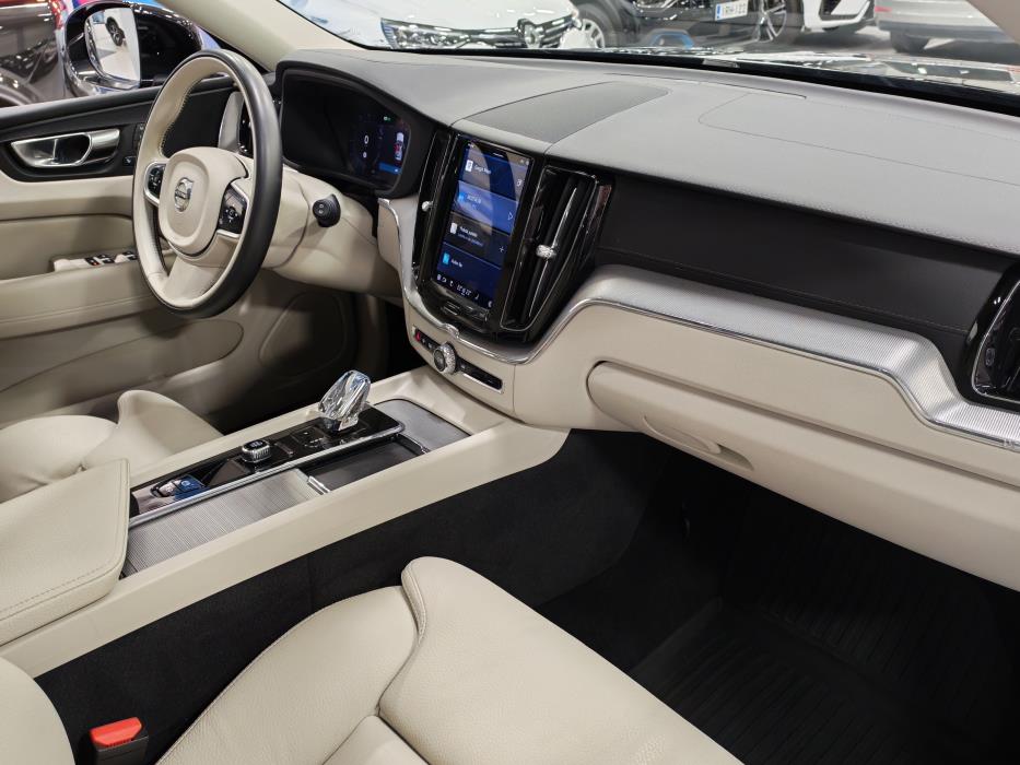 VOLVO XC60 2022