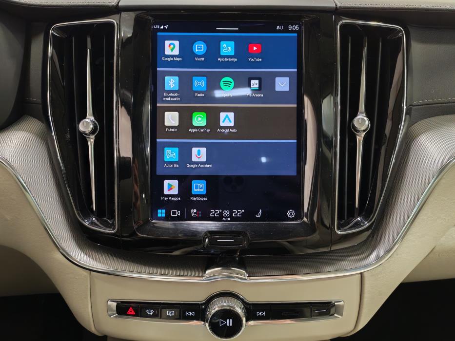 VOLVO XC60 2022