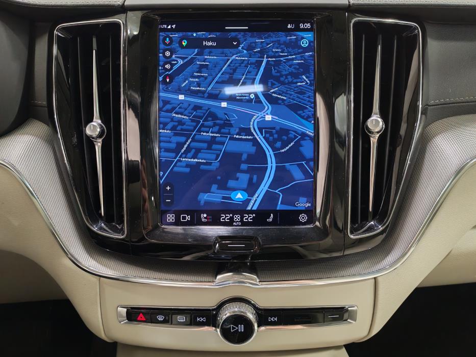 VOLVO XC60 2022