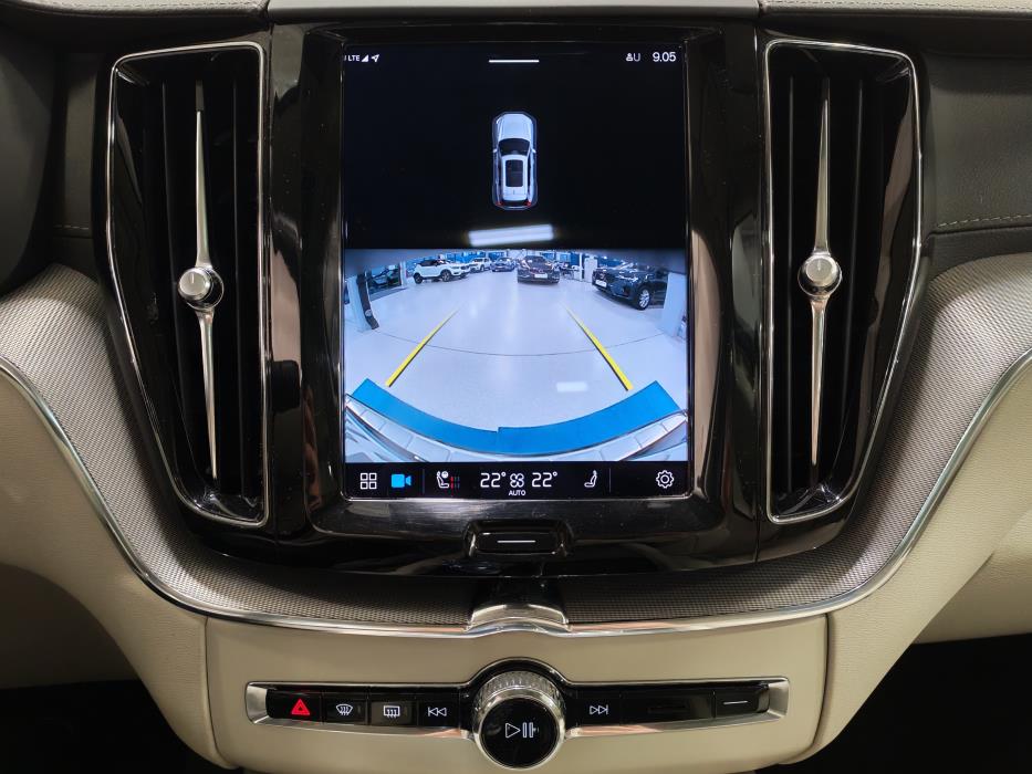 VOLVO XC60 2022