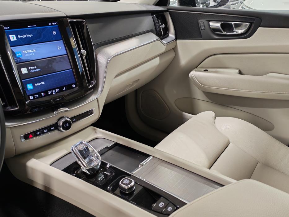 VOLVO XC60 2022