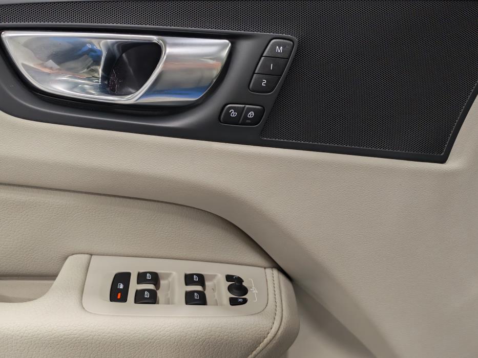 VOLVO XC60 2022