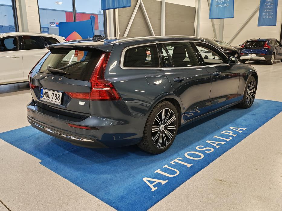 VOLVO V60 2023
