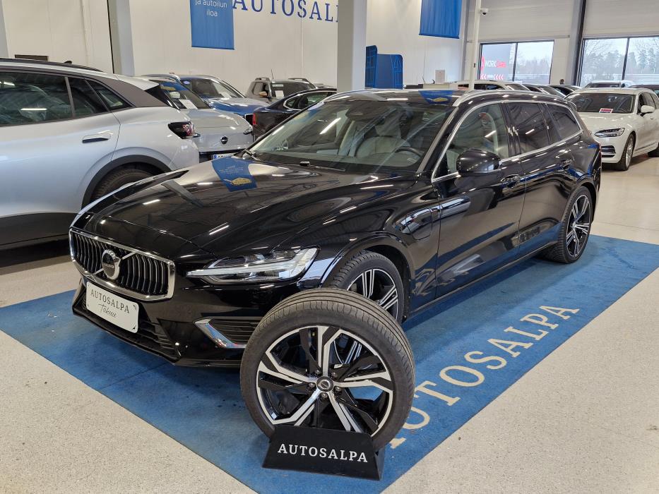 VOLVO V60 2023