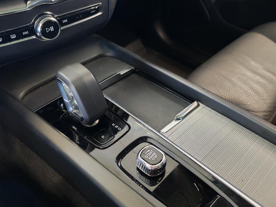 VOLVO XC60 2024