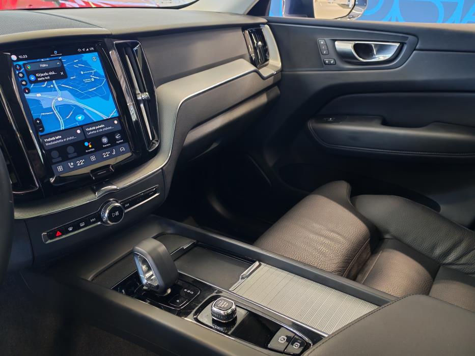 VOLVO XC60 2024