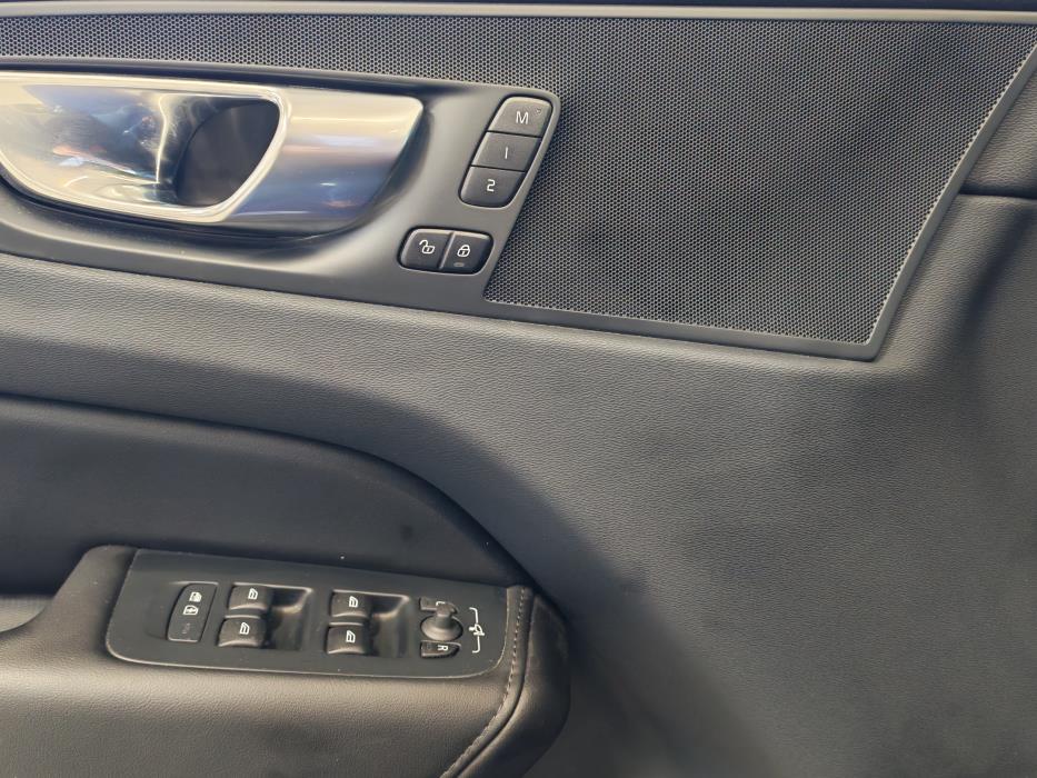 VOLVO XC60 2024