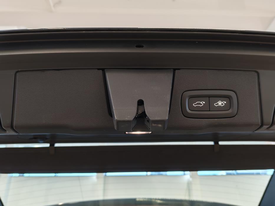VOLVO XC60 2024