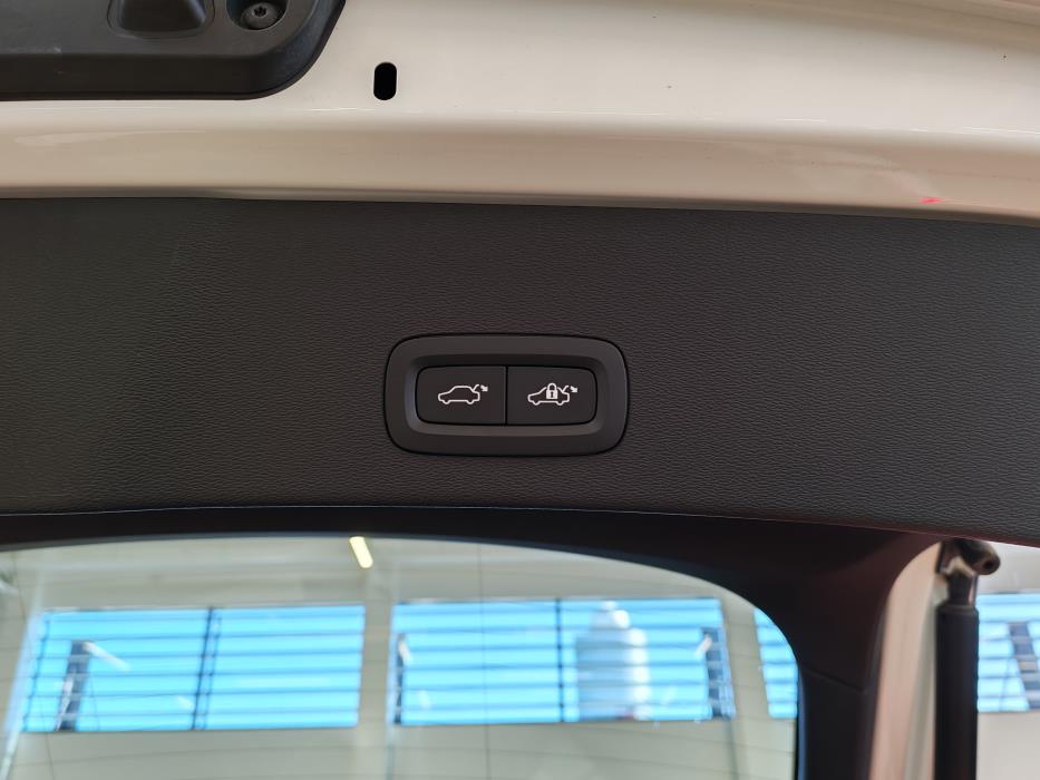 VOLVO C40 2024