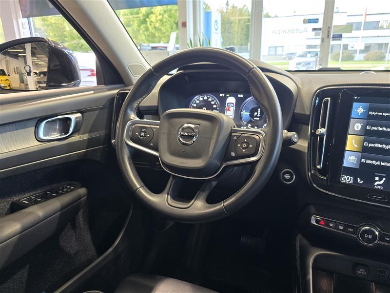VOLVO XC40 2021
