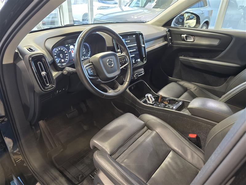 VOLVO XC40 2021
