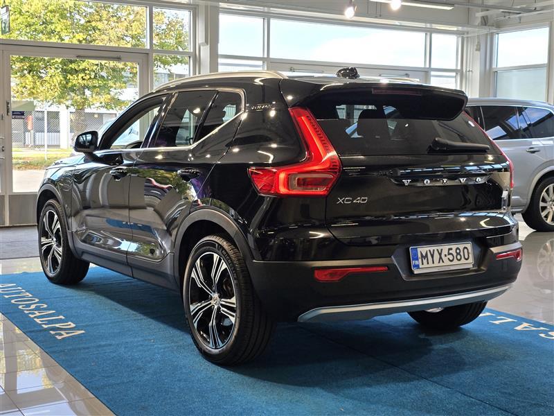VOLVO XC40 2021