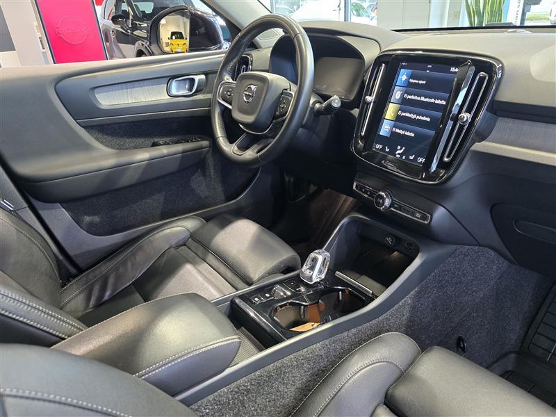 VOLVO XC40 2021