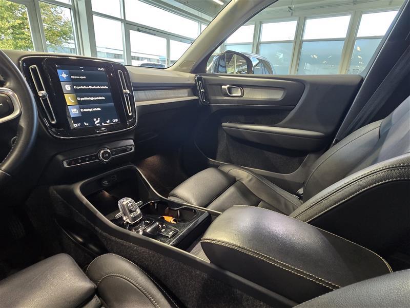 VOLVO XC40 2021
