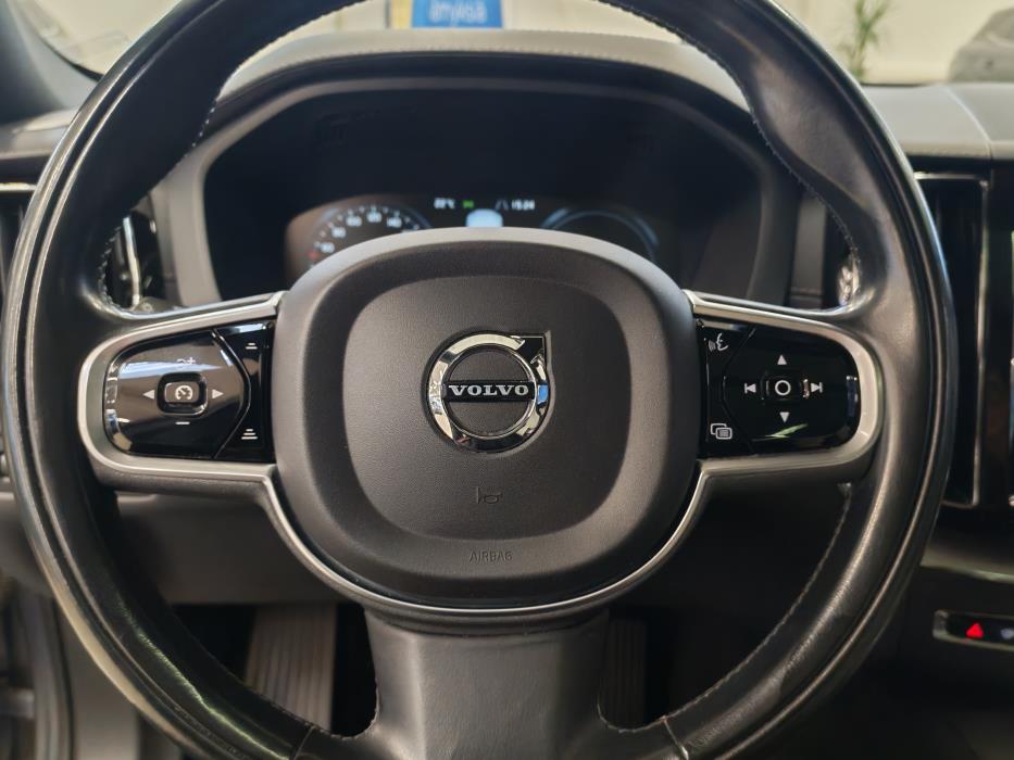 VOLVO XC60 2019