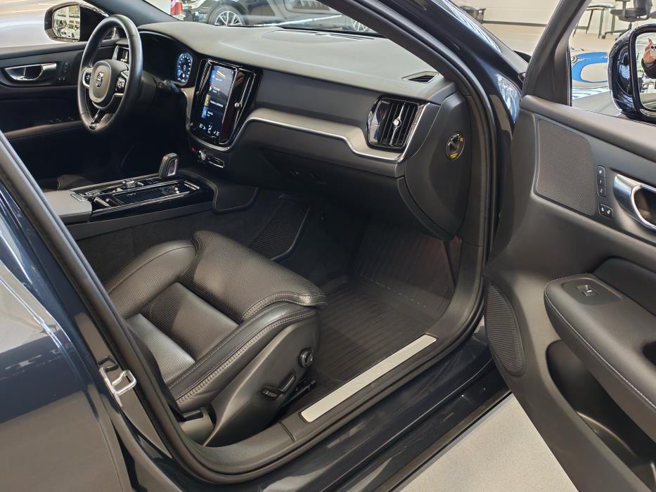VOLVO V60 2020