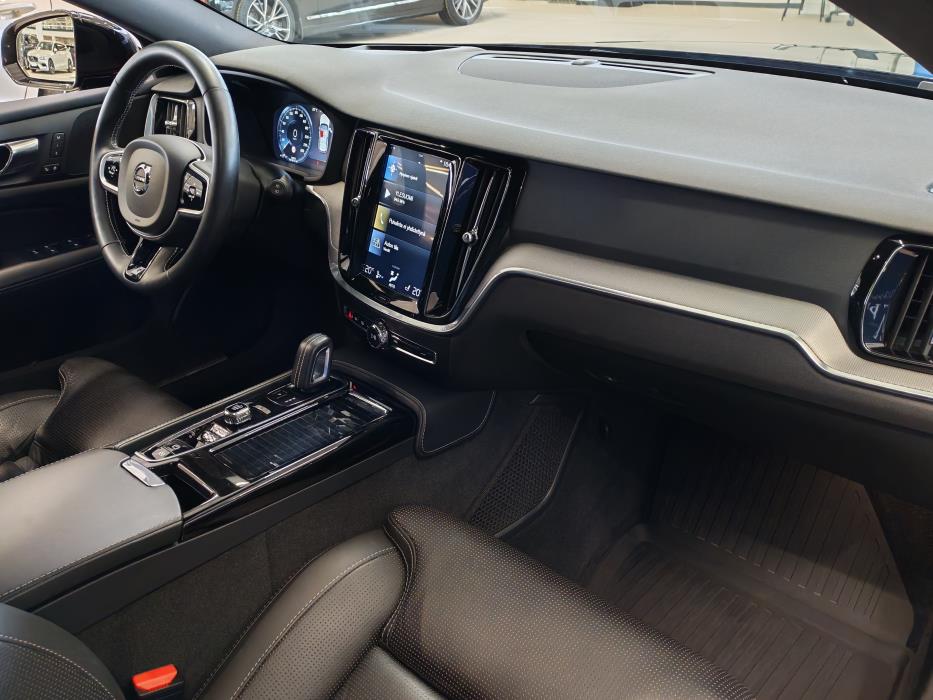 VOLVO V60 2020