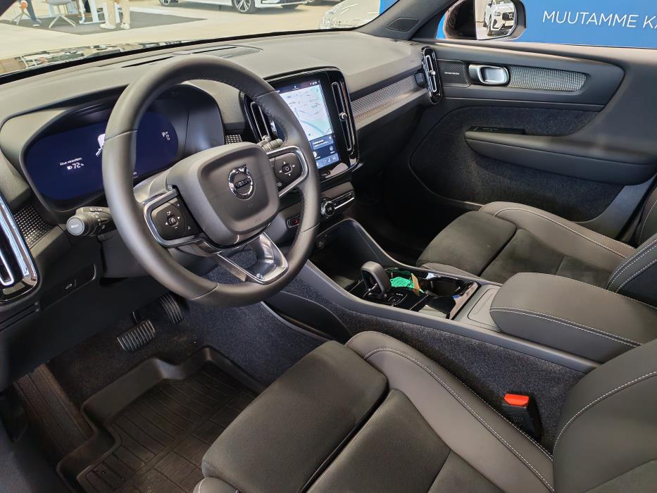 VOLVO EX40 2026