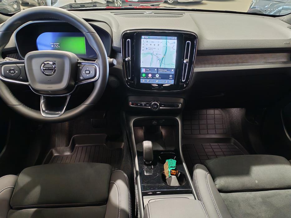 VOLVO EX40 2026