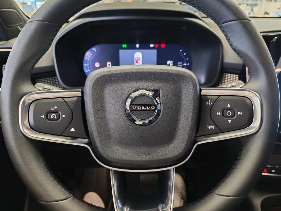 VOLVO EX40 2026