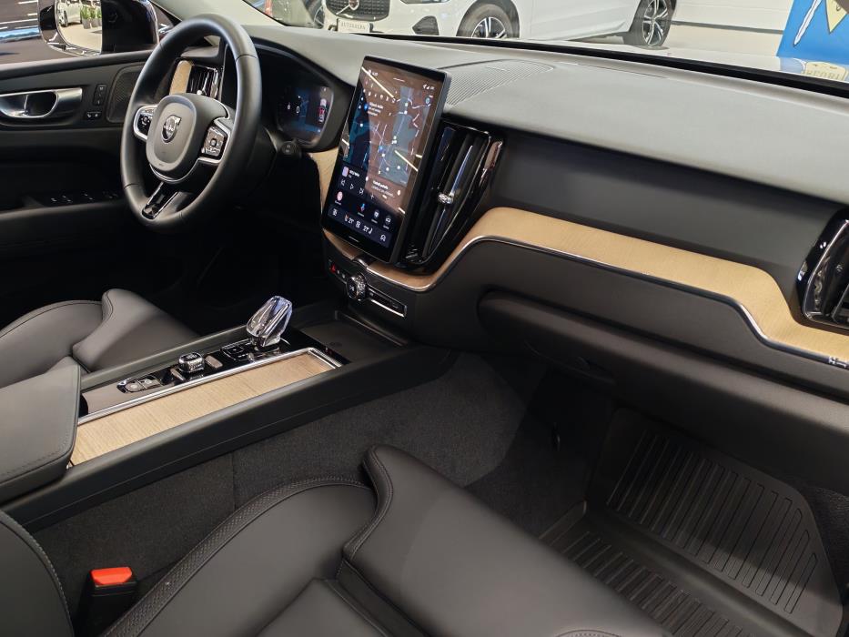 VOLVO XC60 2026