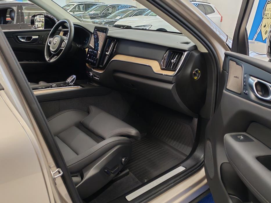 VOLVO XC60 2026