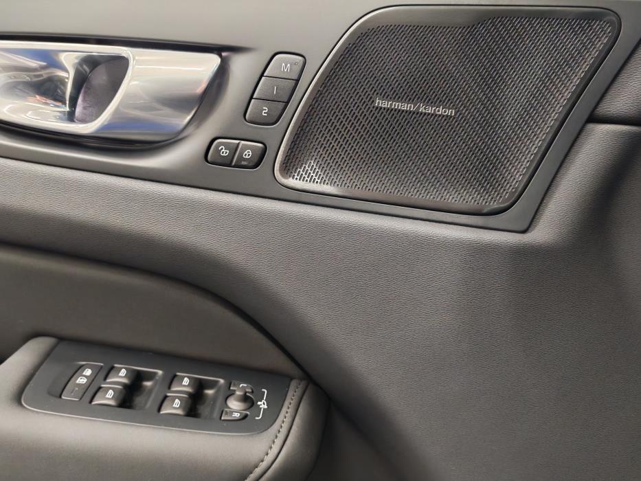 VOLVO XC60 2026
