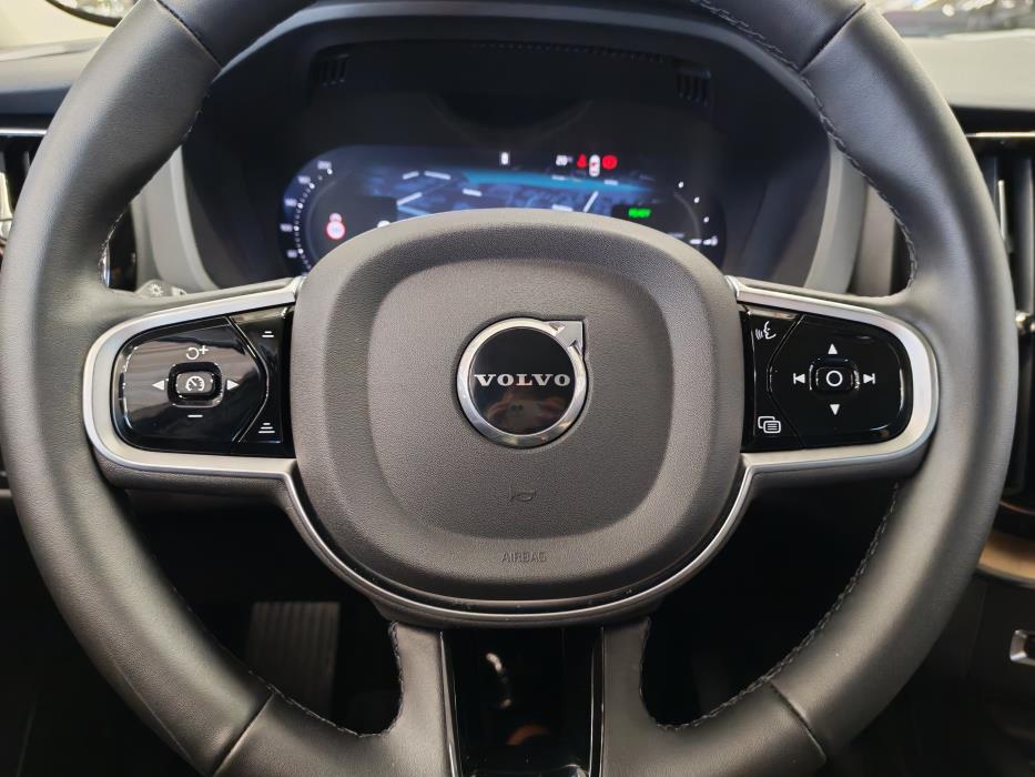 VOLVO XC60 2026