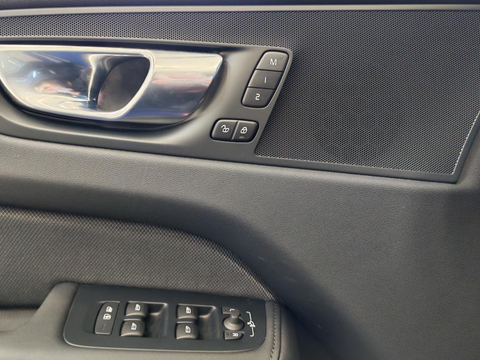 VOLVO XC60 2026