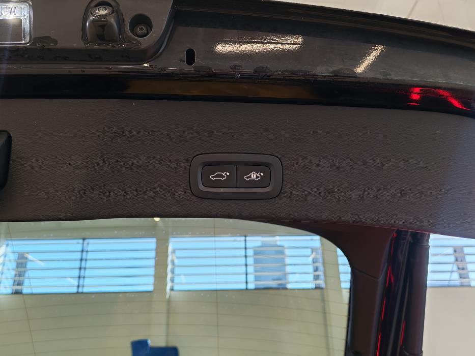 VOLVO EC40 2025
