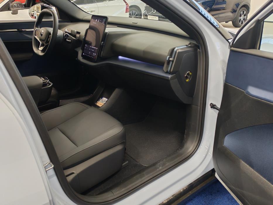 VOLVO EX30 2025