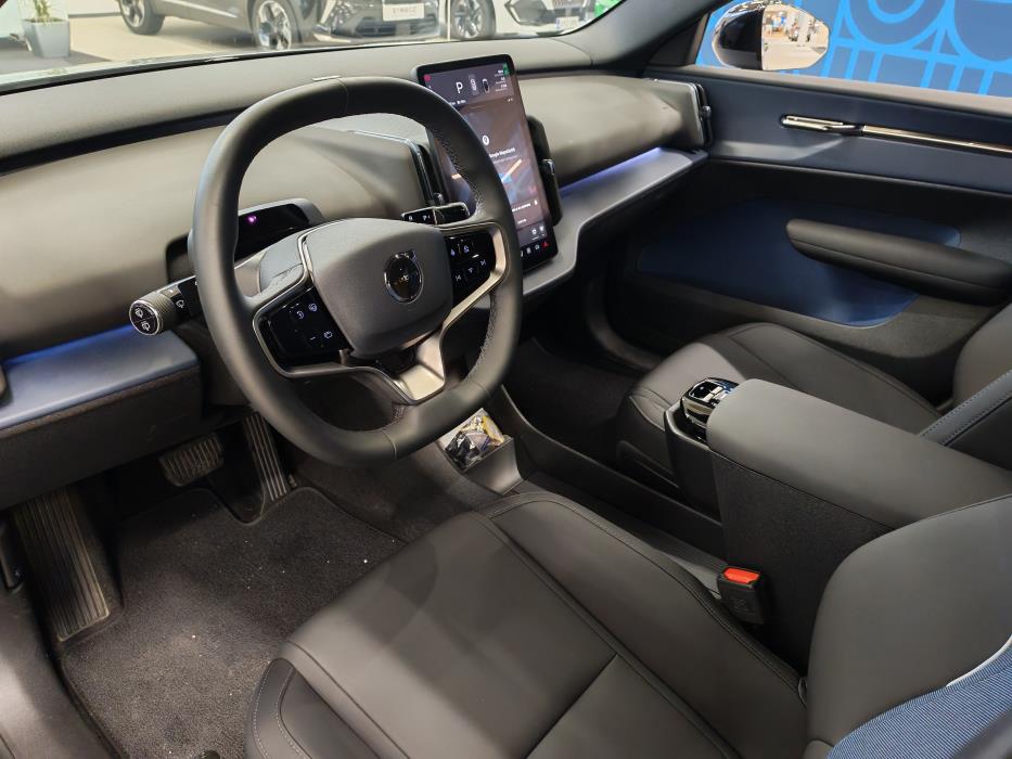 VOLVO EX30 2025