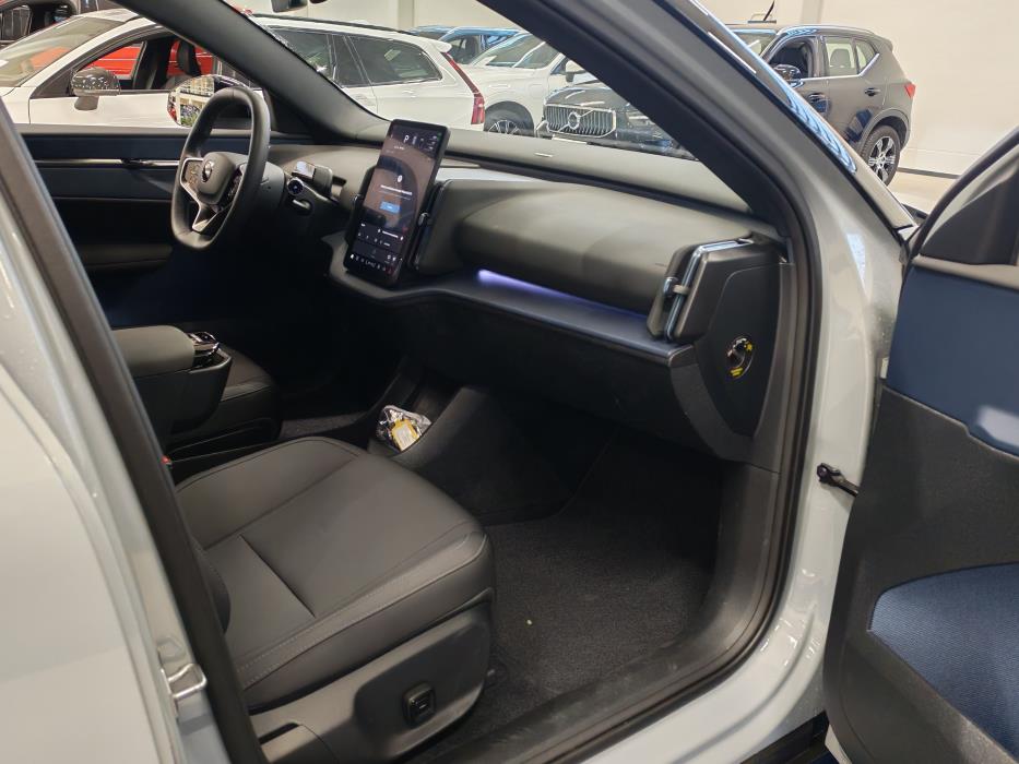 VOLVO EX30 2025