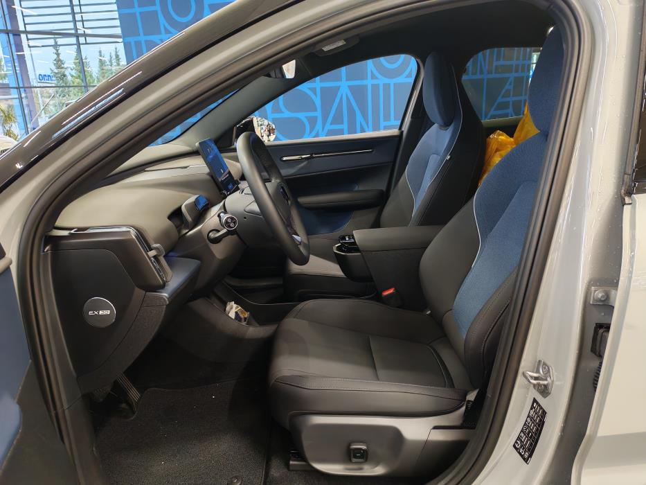 VOLVO EX30 2025